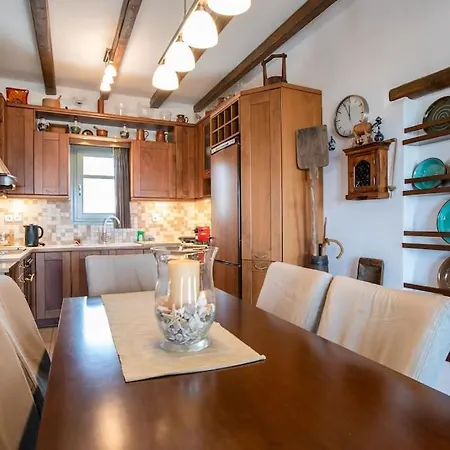 The Faragas Luxury Retreat House